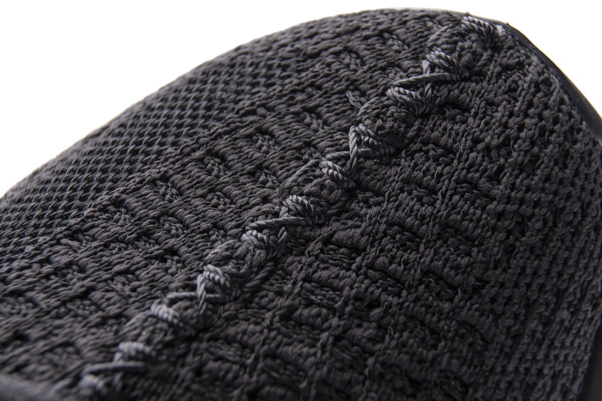 adidas-yeezy-350-boost-v2-black-AW3JC-2