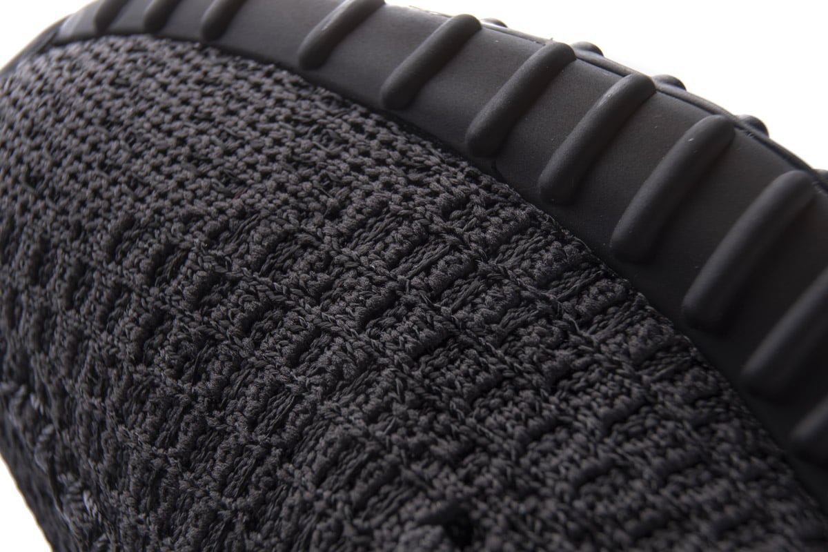 adidas-yeezy-350-boost-v2-black-AW3JC-4