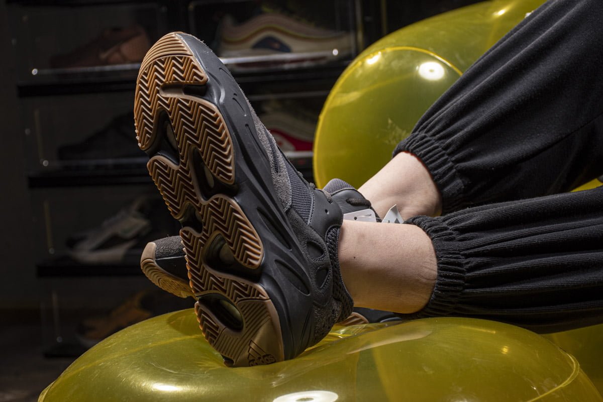 yeezy-boost-700-utility-black-ET5SP-17