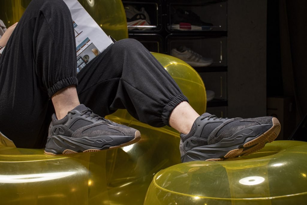 yeezy-boost-700-utility-black-ET5SP-4