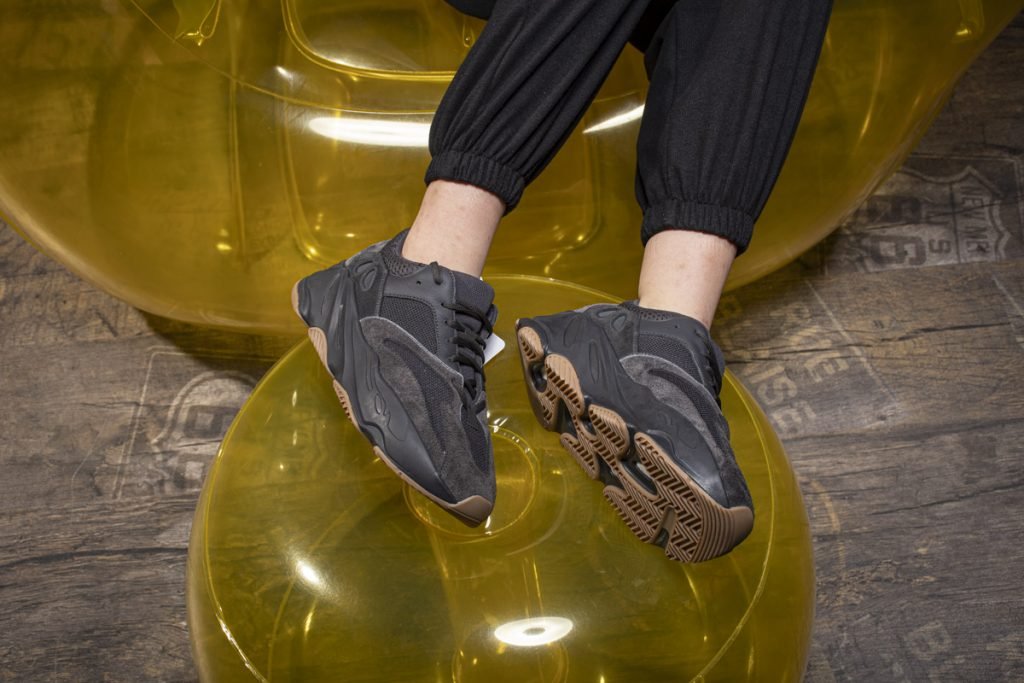 yeezy-boost-700-utility-black-ET5SP-7