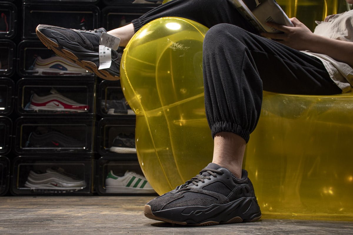 yeezy-boost-700-utility-black-ET5SP-8