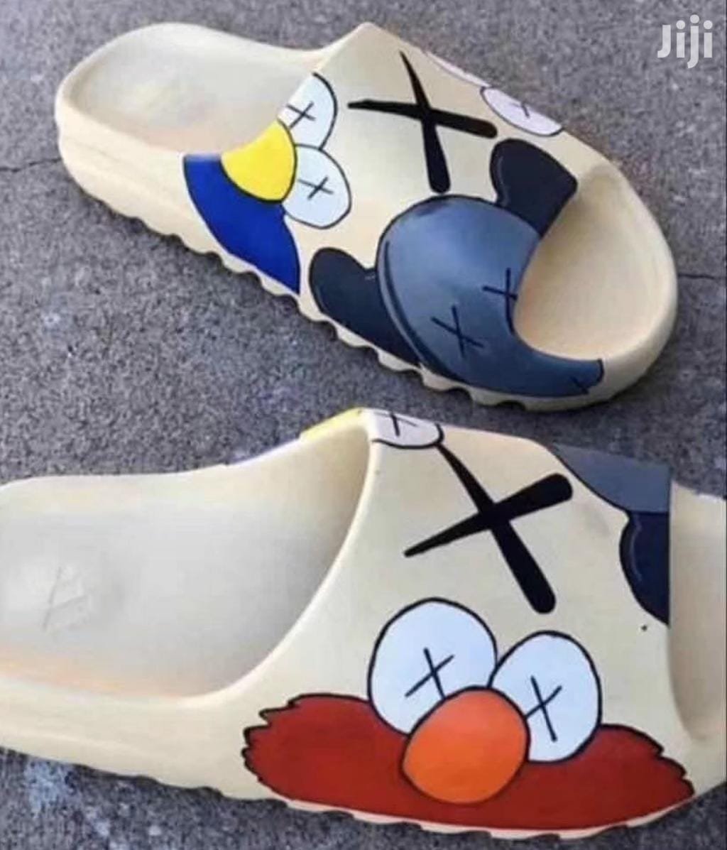 Yeezy Slides ‘Desert Sand’ Cartoon photo review
