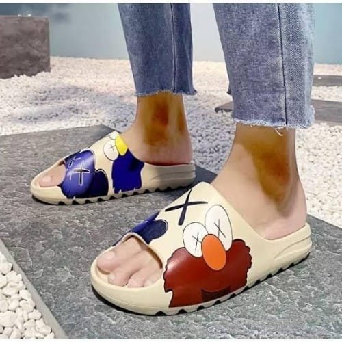 Yeezy Slides ‘Desert Sand’ Cartoon photo review