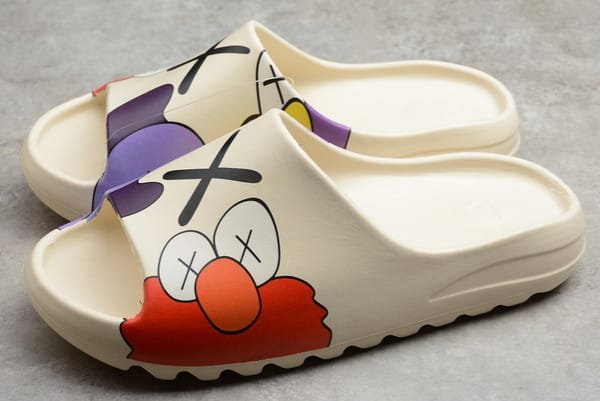 Yeezy Slides ‘Desert Sand’ Cartoon photo review