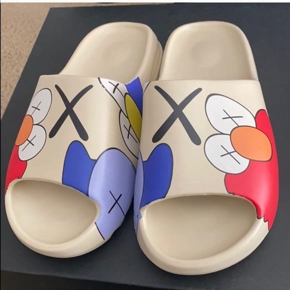 Yeezy Slides ‘Desert Sand’ Cartoon photo review