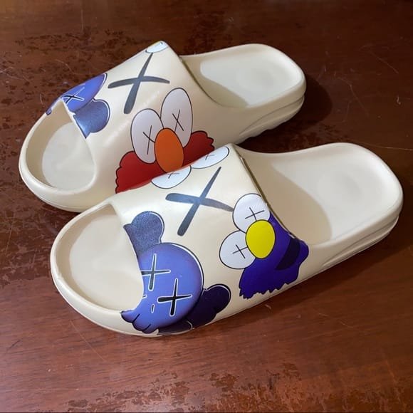 Yeezy Slides ‘Desert Sand’ Cartoon photo review