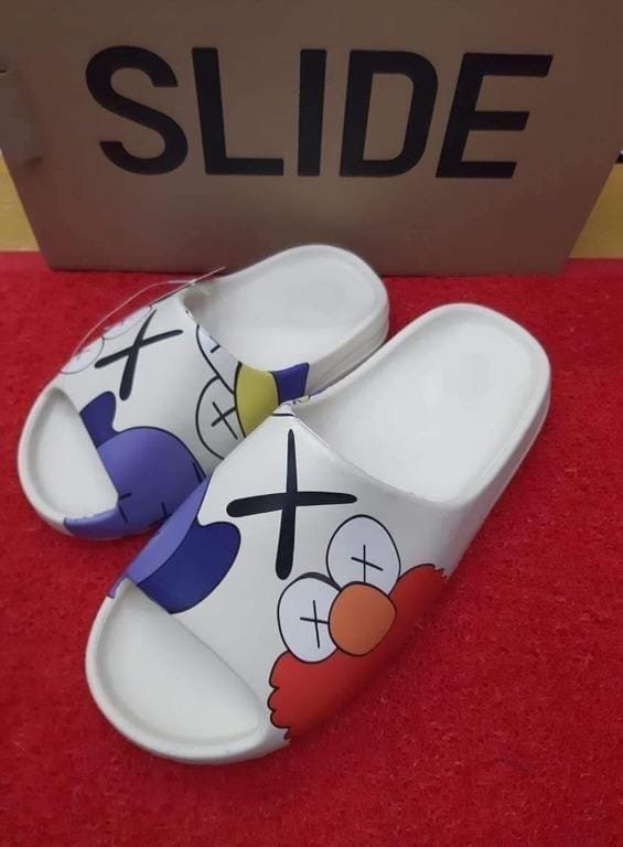Yeezy Slides ‘Desert Sand’ Cartoon photo review