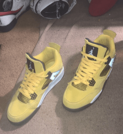 Air Jordan 4 Retro Lightning photo review