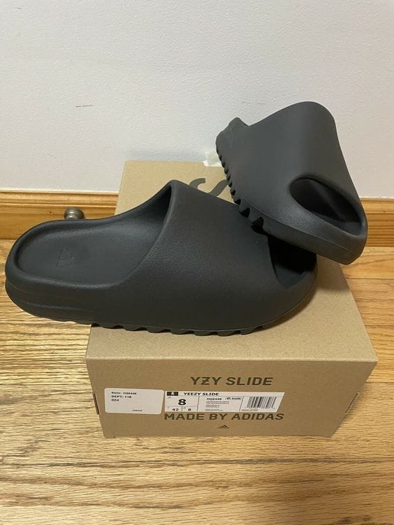 Yeezy Slide Black photo review