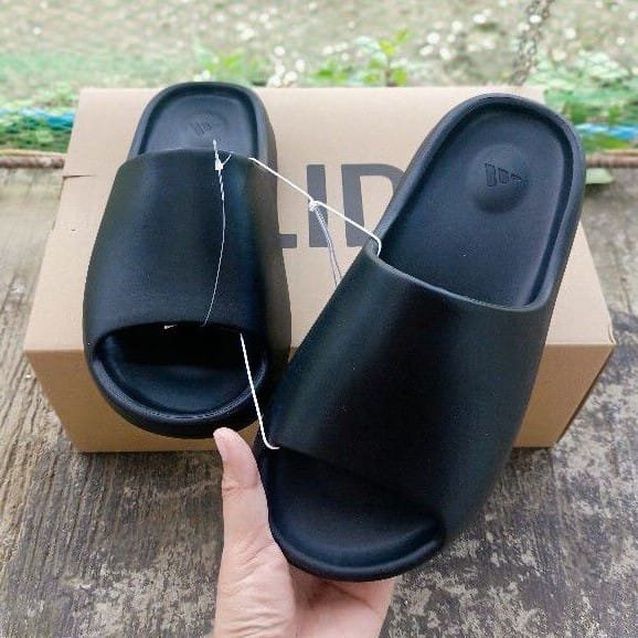Yeezy Slide Black photo review
