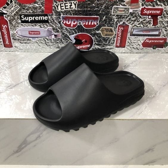 Yeezy Slide Black photo review