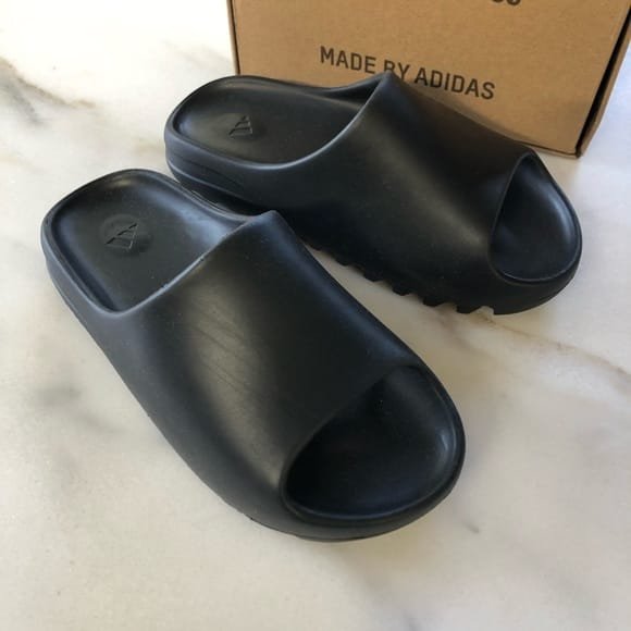 Yeezy Slide Black photo review