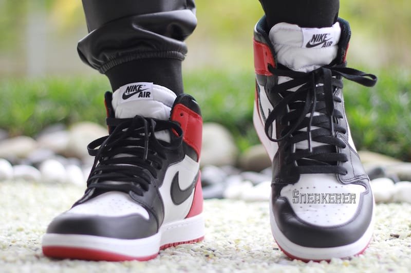 Air Jordan 1 Black Toe (9)