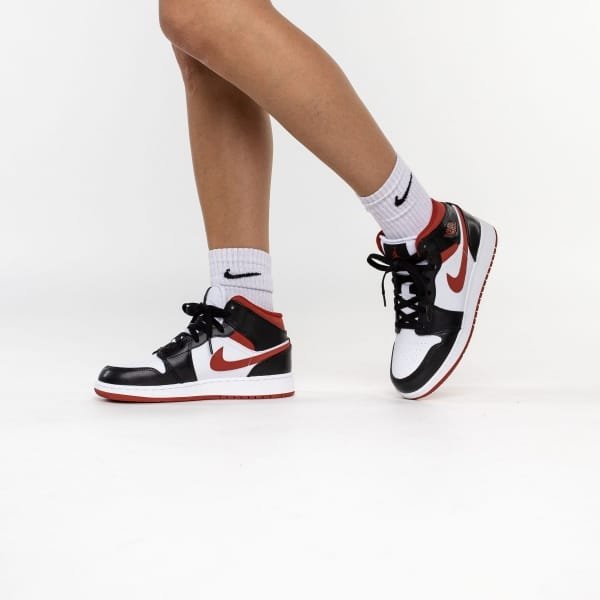 Air-Jordan-1-Mid--Gym-Red--SYRUP-1624813416_1800x1800