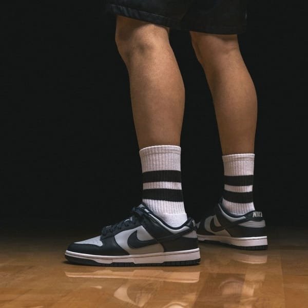 Nike-Dunk-Low-Championship-Grey-Georgetown-DD1391-003-2-1