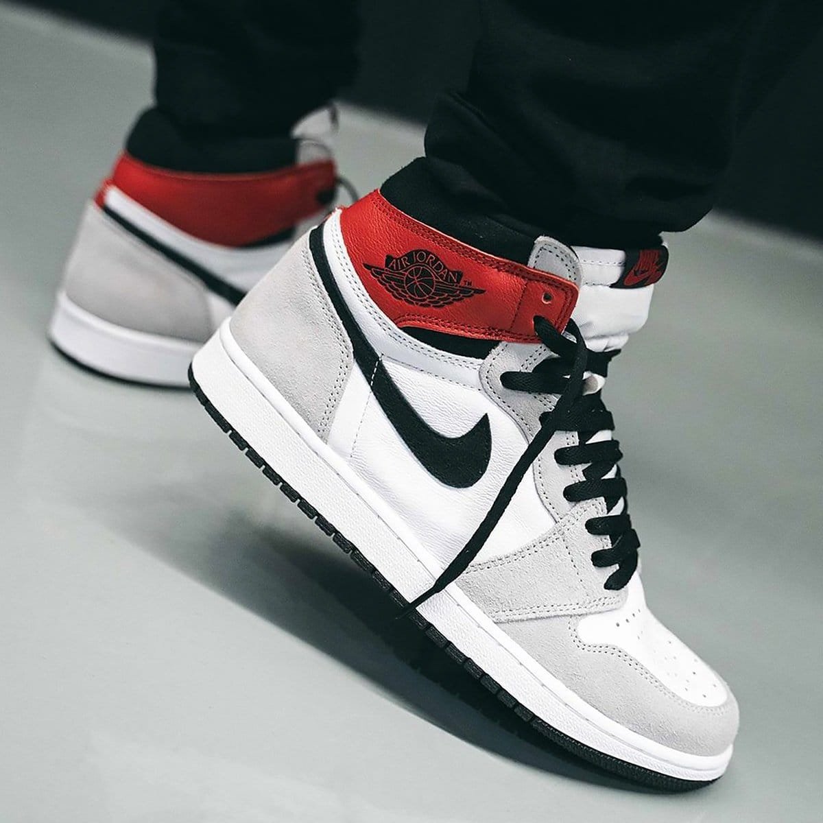 air-jordan-1-high-og-light-smoke-grey-555088-126-release-date-info-1-2