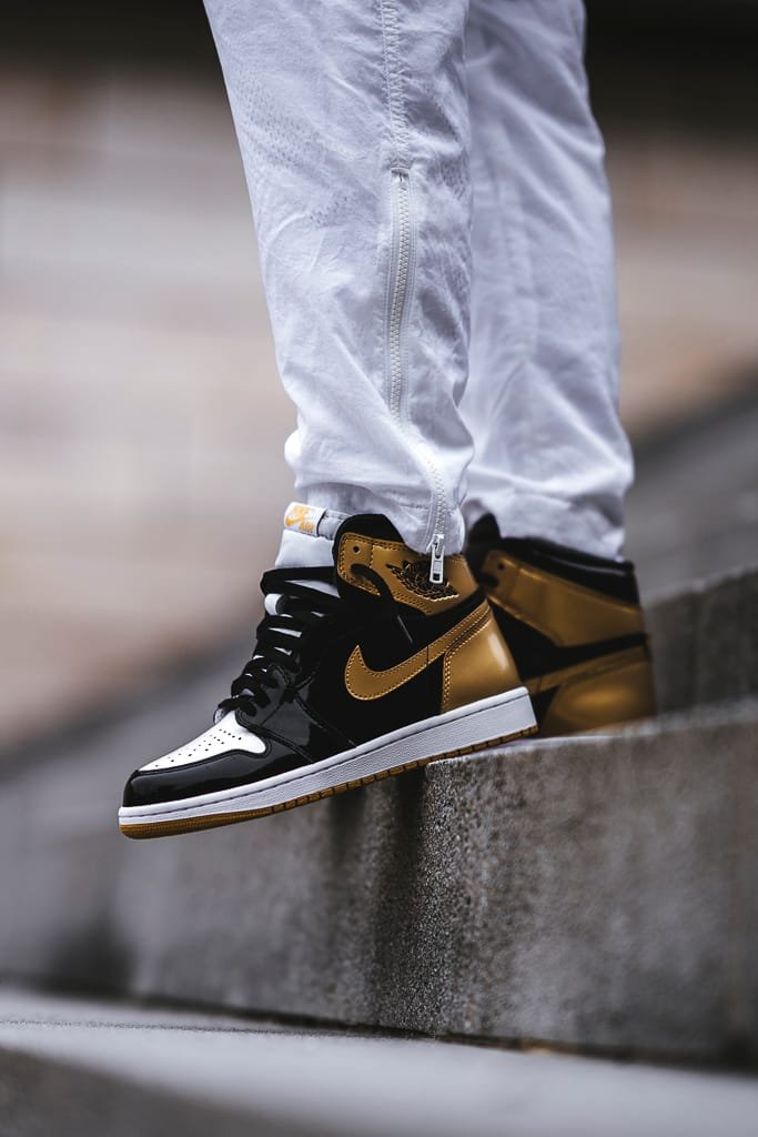 nike-air-jordan-1-retro-high-og-nrg_black-black-metallic-gold_861428-001-bstnstore-5