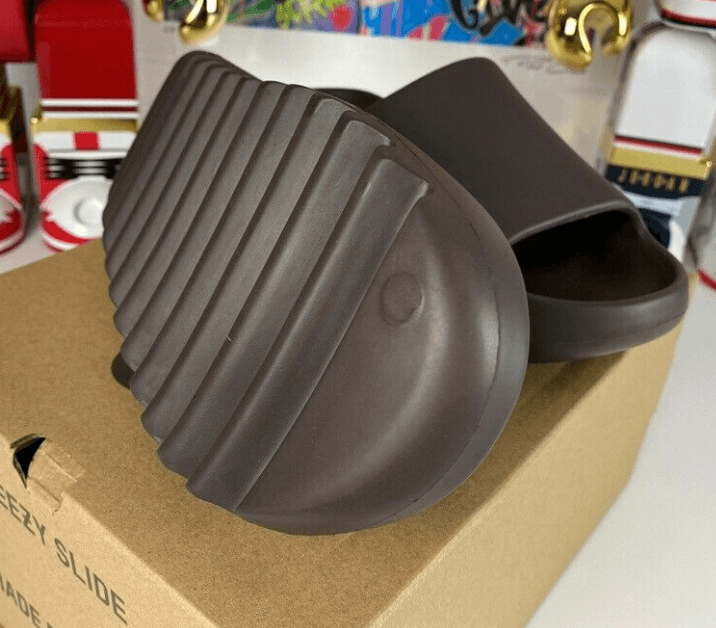 Yeezy Slides 'Soot' 2021 photo review