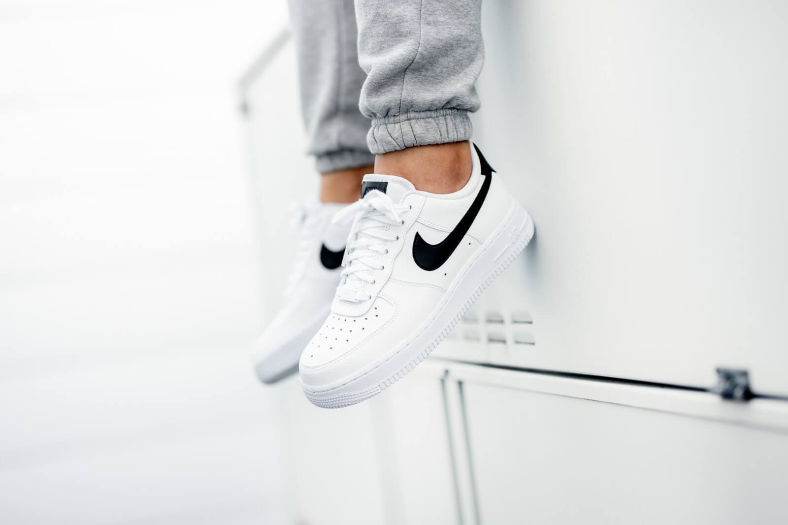 nike-womens-air-force-1-07-whitewhite-black-8-1600