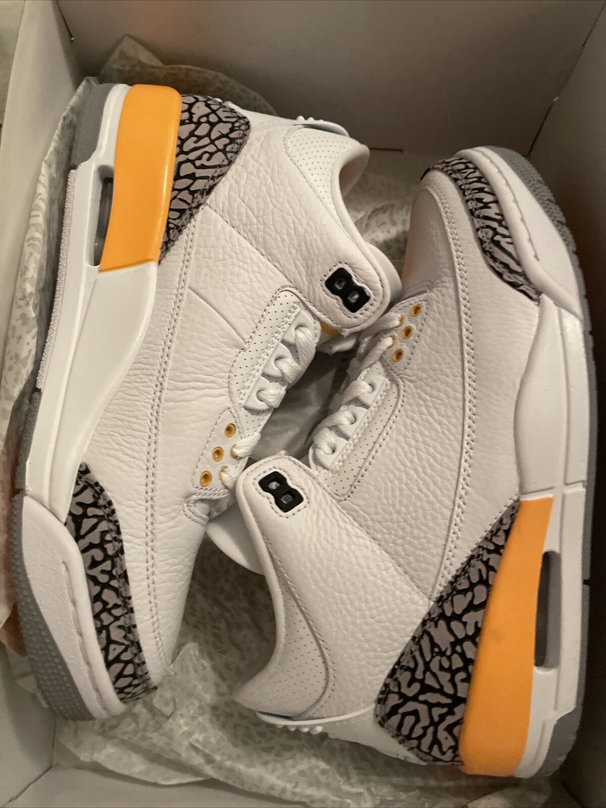 Wmns Air Jordan 3 Retro Laser Orange photo review